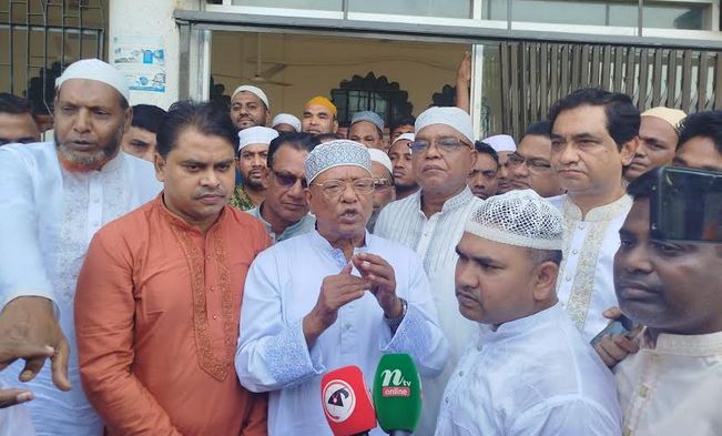 ফেনীতে জনসাধারণের সঙ্গে ঈদ শুভেচ্ছা বিনিময় পরিবেশ মন্ত্রীর