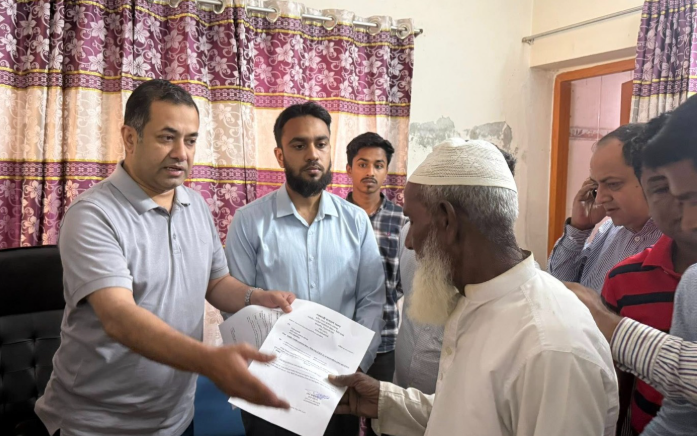 ঈদের আমেজেও থামেনি দায়িত্ব, ব্যস্ততায় দিন কাটালেন তথ্য প্রতিমন্ত্রী
