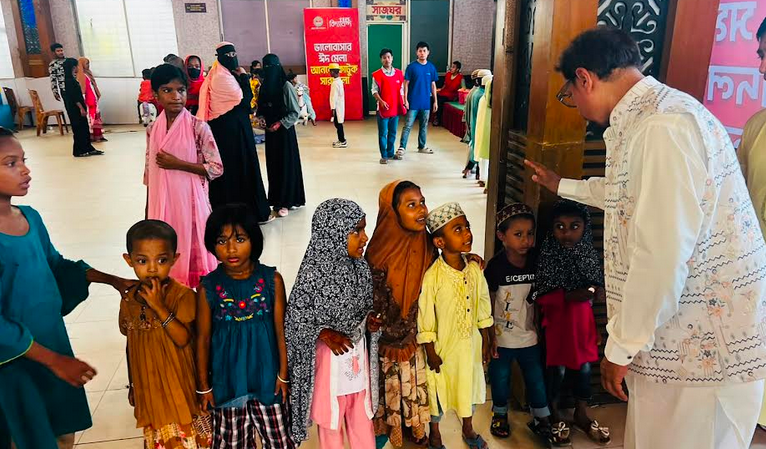 পথশিশু ও বস্তিবাসীদের নিয়ে চসিক-বিদ্যানন্দের ঈদ আয়োজন