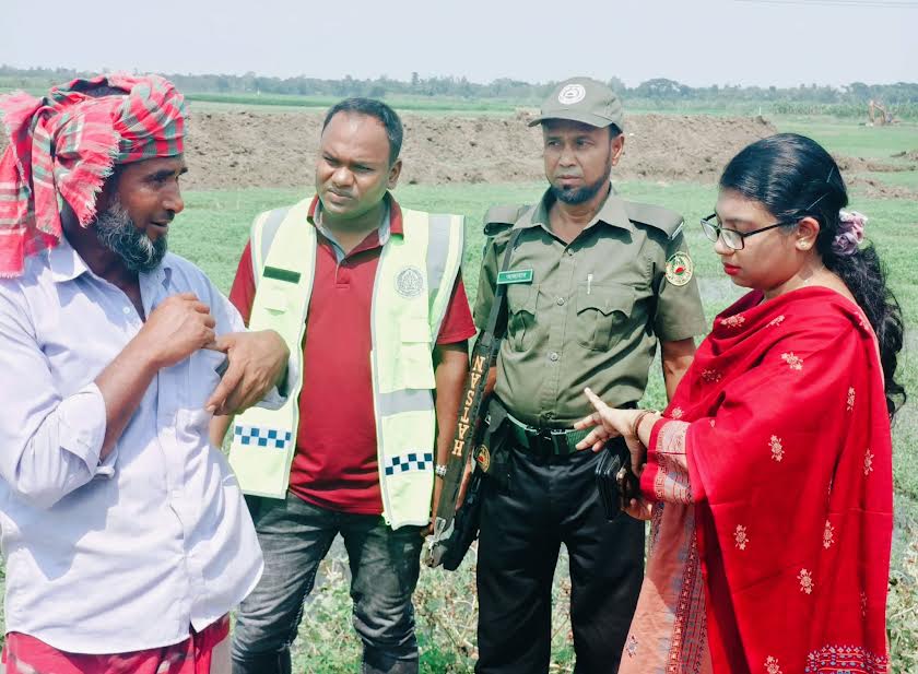 নাটোরে আবাদী জমিতে পুকুর খননের দায়ে জরিমানা 