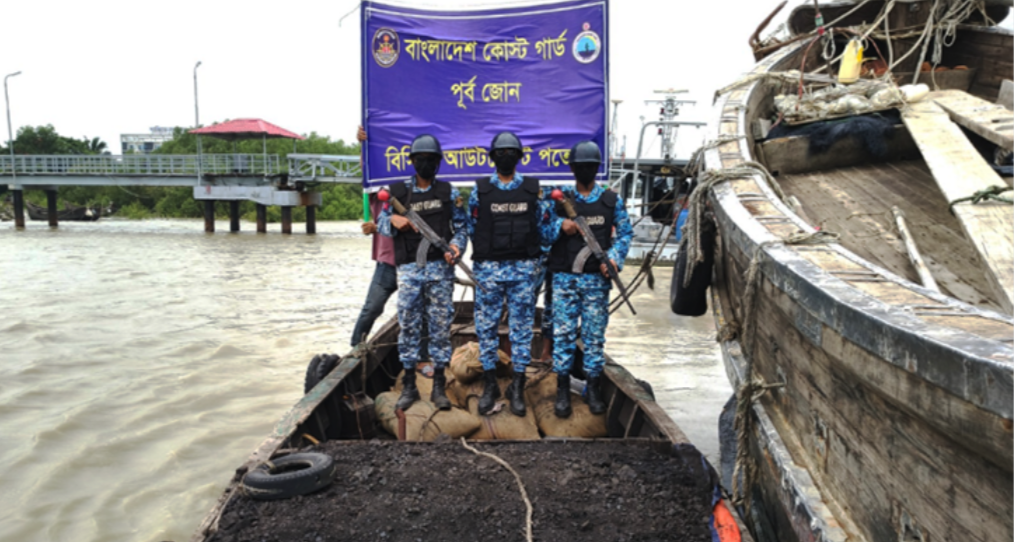 চট্টগ্রামে দেড় টন খনিজ কয়লাসহ চোরাচালানের মালামাল জব্দ
