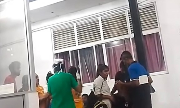 শ্রীলঙ্কায় মদ্যপ চালকের ট্রাকচাপায় ৬ জনের মৃত্যু 