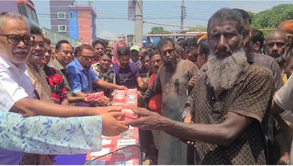 শহীদ জিয়ার শাহাদাতবার্ষিকী উপলক্ষে সাতক্ষীরায় খাদ্য বিতরণ