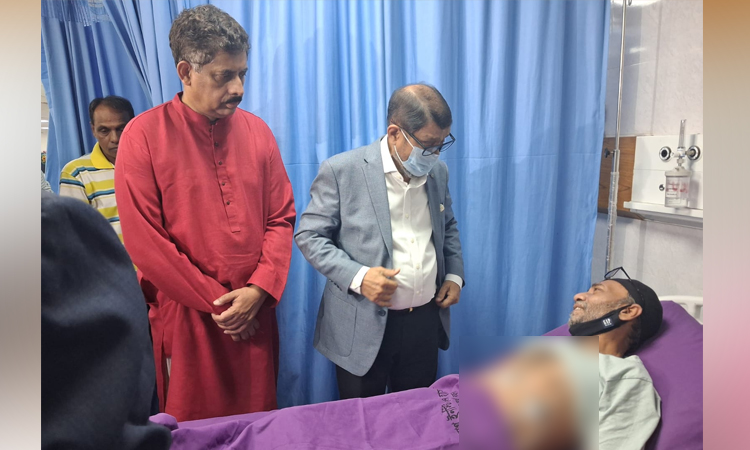 অসুস্থ রামিসার বাবাকে দেখতে হাসপাতালে গেলেন স্বাস্থ্যমন্ত্রী
