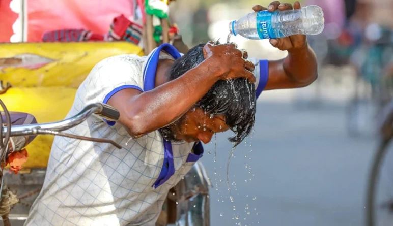 রাজশাহীতে তাপদাহে বিপর্যস্ত জনজীবন
