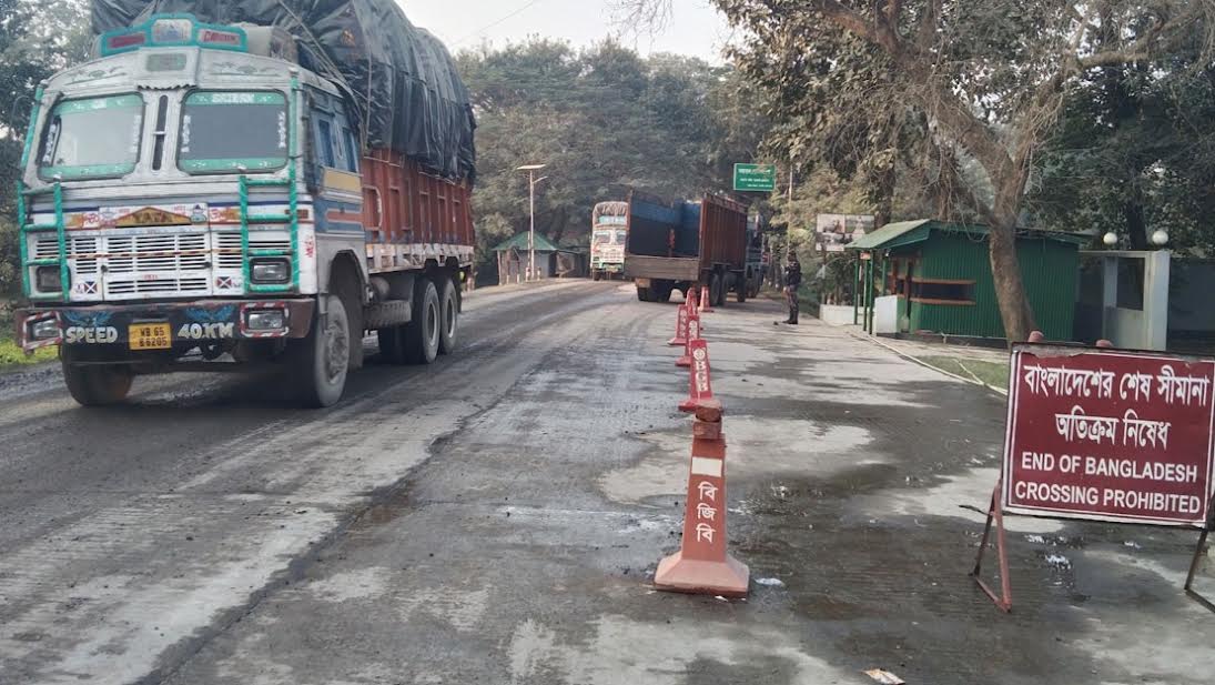 সোনামসজিদ স্থলবন্দরে আমদানি-রফতানি শুরু 