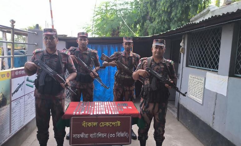 সাতক্ষীরা সীমান্তে ভারতীয় মালামাল জব্দ 