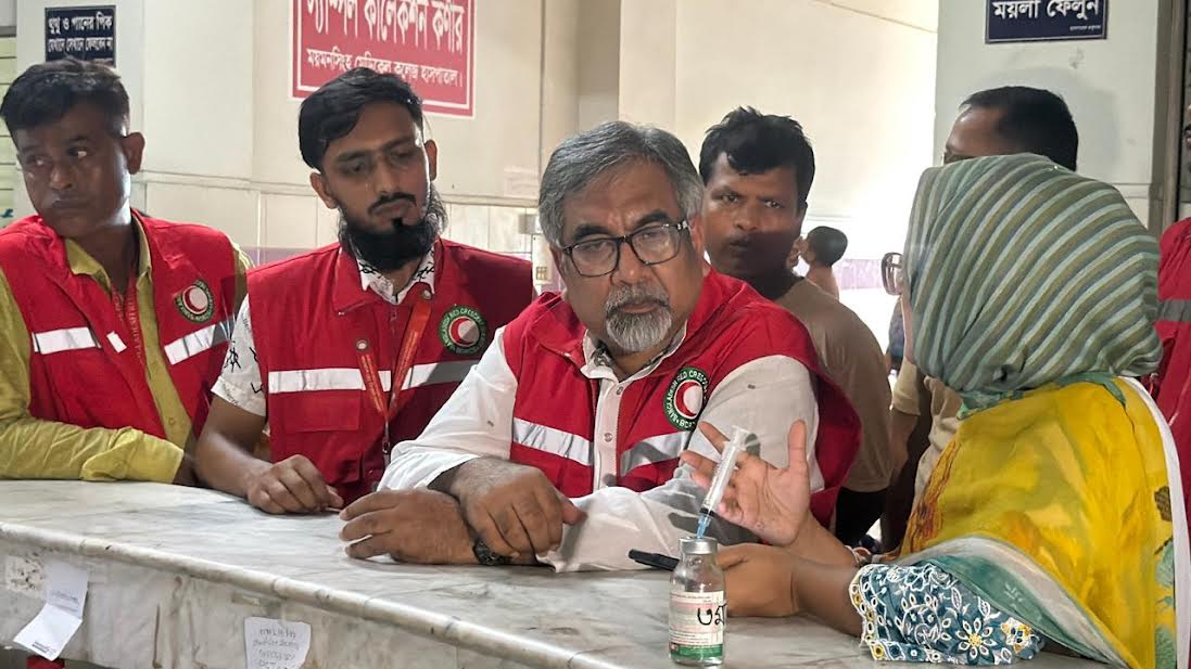 মমেক হাসপাতালে হাম আইসোলেশন ওয়ার্ড পরিদর্শন করলেন প্রশাসক প্রিন্স