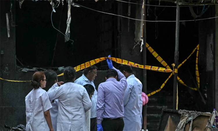 দিল্লির হোটেলে ভয়াবহ অগ্নিকাণ্ডে ৩ বাংলাদেশির অবস্থা আশঙ্কাজনক