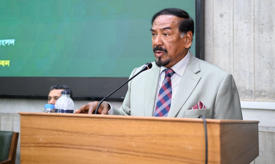 ত্রয়োদশ জাতীয় সংসদ জনমুখী শাসন ব্যবস্থা নিশ্চিতে কাজ করছে : স্পিকার