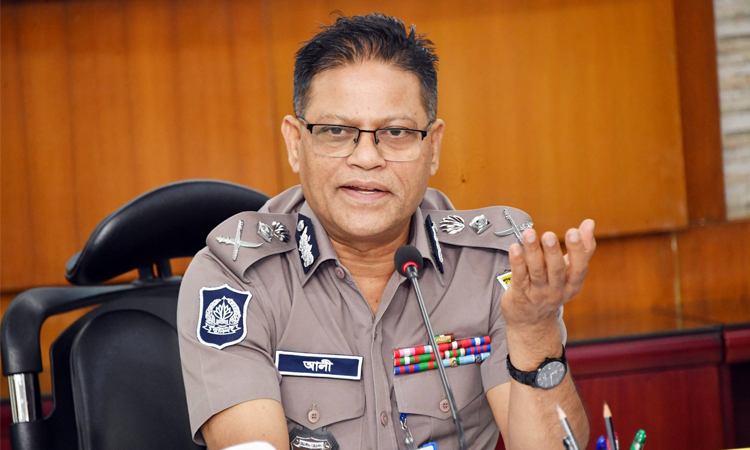 ভালো আচরণ প্রদর্শনের মাধ্যমে পুলিশি সেবা নিশ্চিত করার নির্দেশ আইজিপির