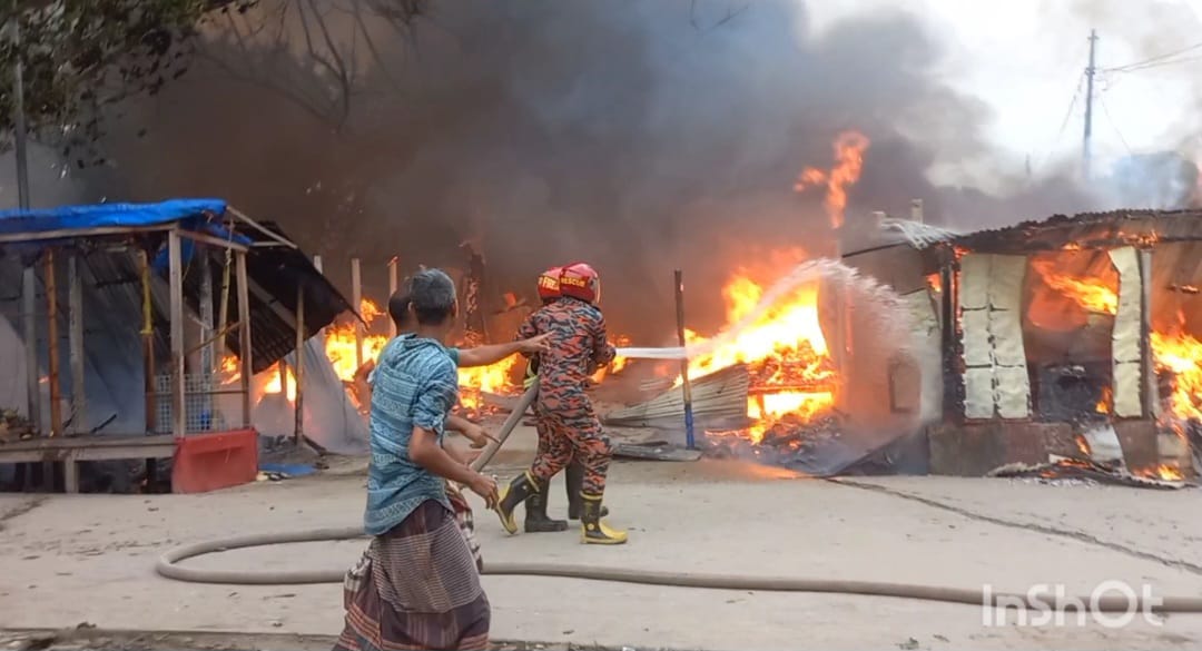 কুড়িগ্রামে অগ্নিকাণ্ডে ৯৫টি দোকান পুড়ে গেছে