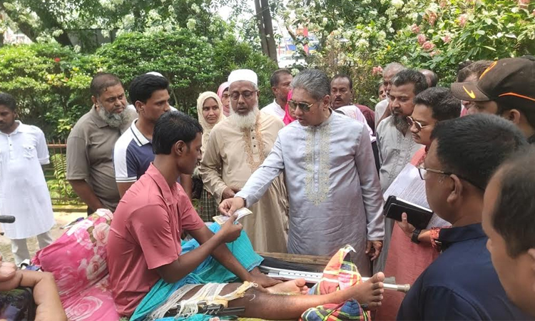 মুক্তাগাছায় ৩৬ অসহায়কে এমপির আর্থিক সহায়তা প্রদান 