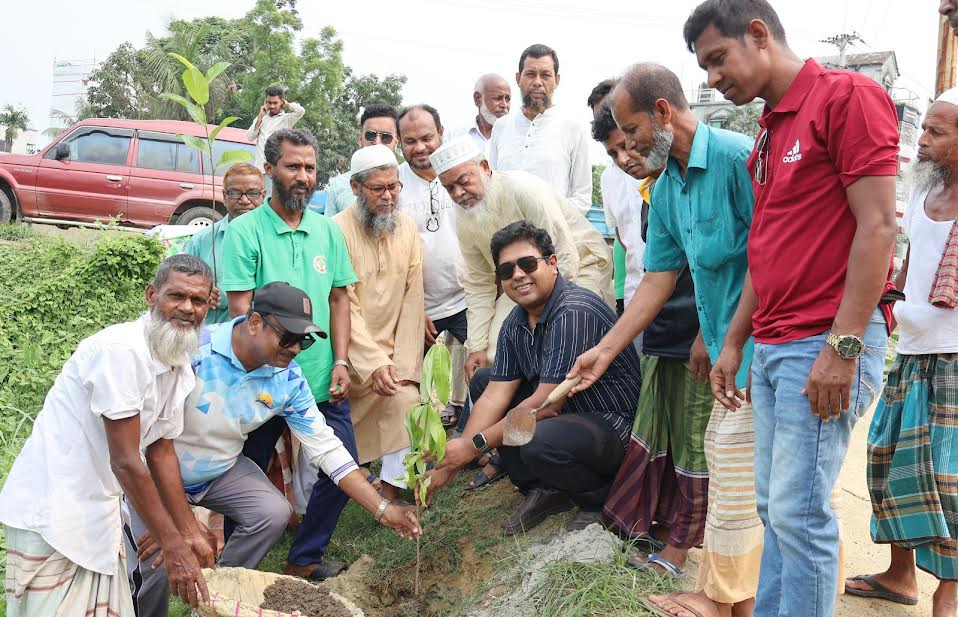 নাটোরে মাসব্যাপী বৃক্ষরোপণ কর্মসূচি শুরু