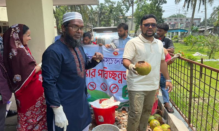 পটুয়াখালীতে ডেঙ্গু প্রতিরোধে পরিচ্ছন্নতা কার্যক্রম অনুষ্ঠিত