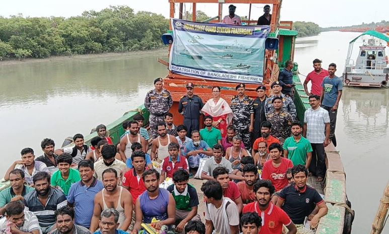 দেশে ফিরেছেন ভারতে আটক ৯১ বাংলাদেশি জেলে