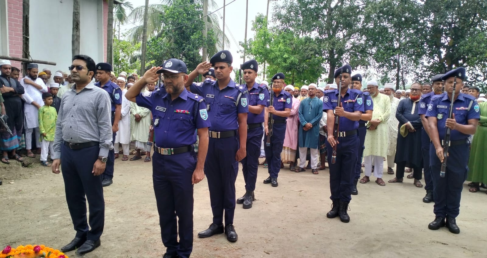 লালমনিরহাটে দুই বীর মুক্তিযোদ্ধার রাষ্ট্রীয় মর্যাদায় দাফন