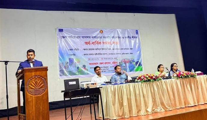 গ্রামীণ জনগোষ্ঠীকে স্বল্প ব্যয়ে বিচারসেবা দেয়ার ক্ষেত্রে গ্রাম আদালত সফল উদ্যোগ : চট্টগ্রামের ডিসি