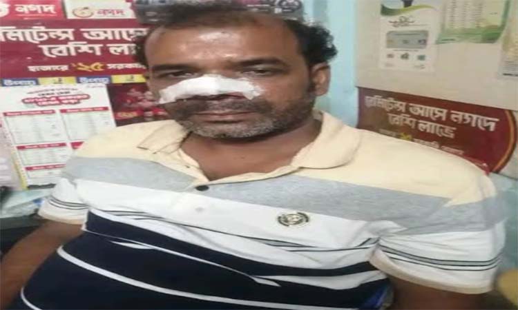 দুর্বৃত্তরা কেড়ে নিয়েছে ব্যবসায়ীর নগদ টাকা, মোবাইল