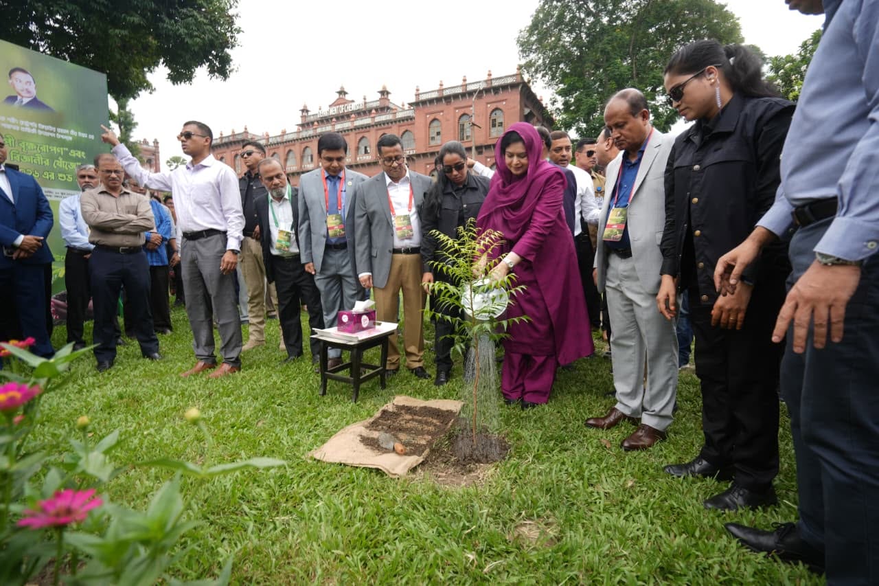 জেডআরএফ-এর বৃক্ষরোপণ কর্মসূচি ও বিজ্ঞান মেলার উদ্বোধন করলেন ডা. জুবাইদা রহমান