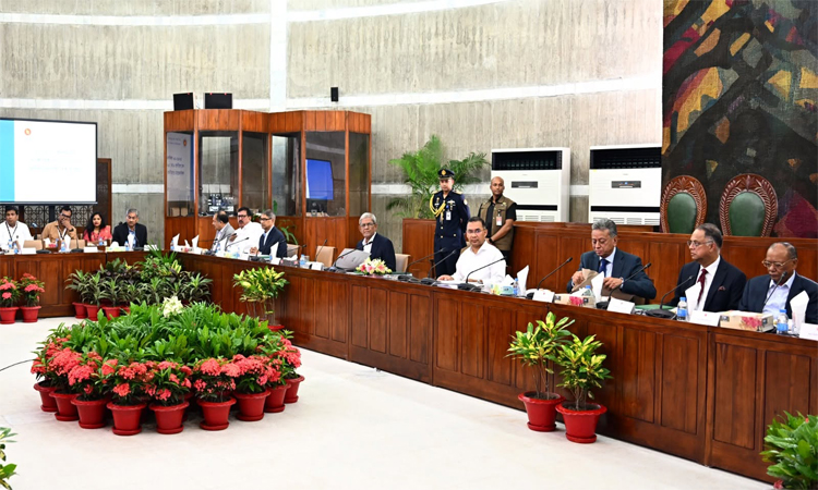 মন্ত্রিপরিষদ সভায় সভাপতিত্ব করছেন প্রধানমন্ত্রী