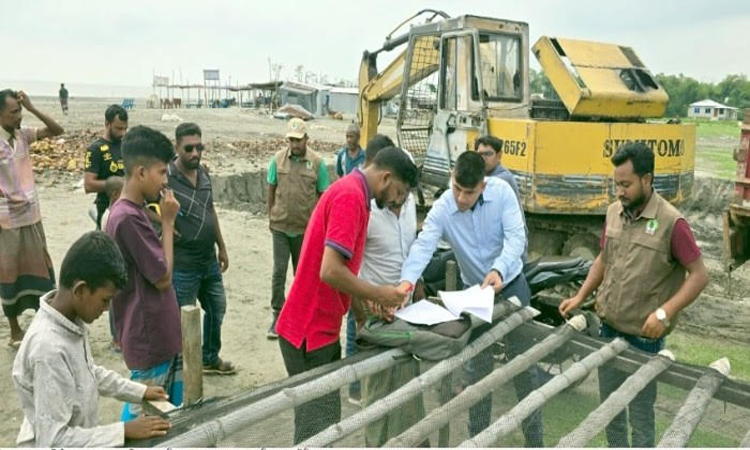 কুয়াকাটা সৈকতে অবৈধ বালু উত্তোলনের দায়ে ১ ব্যক্তির কারাদণ্ড