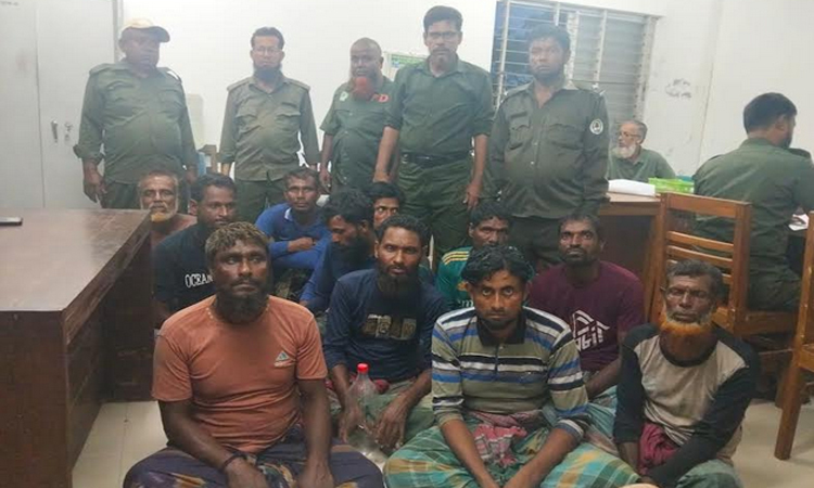 সাতক্ষীরায় নিষেধাজ্ঞা অমান্য করে সুন্দরবনে মধু আহরণকালে আটক ১১ 