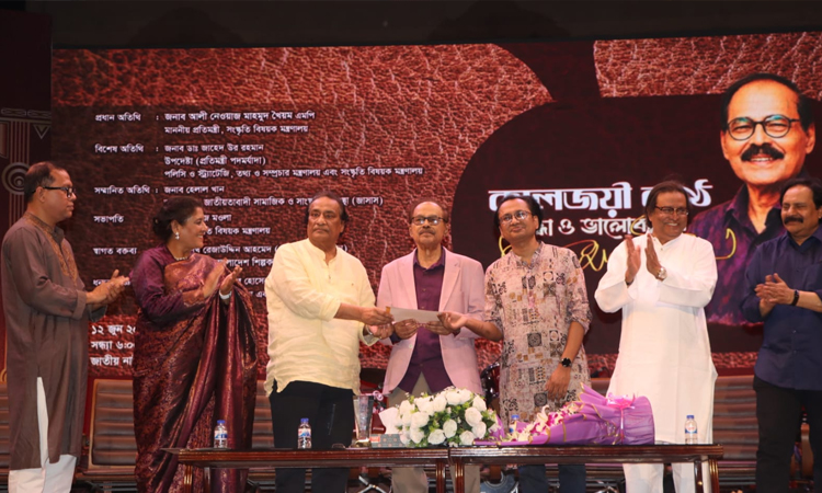 শিল্পকলা একাডেমির বিশেষ সম্মাননায় সিক্ত কিংবদন্তি শিল্পী সৈয়দ আব্দুল হাদী