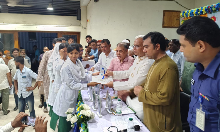 ঘোড়াঘাটে বিজ্ঞান প্রকল্প ও উদ্ভাবনী ধারণা প্রদর্শনীর উদ্বোধন করলেন সমাজকল্যাণ মন্ত্রী