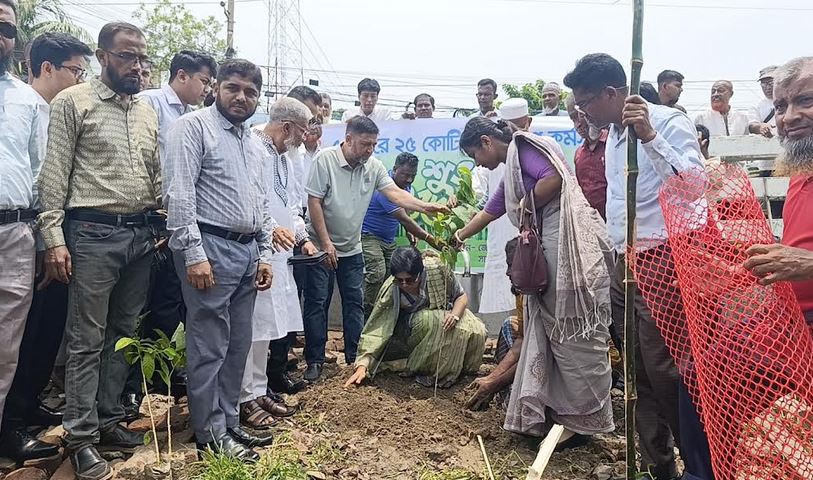 সাতক্ষীরায় বৃক্ষরোপণ কর্মসূচি উদ্বোধন