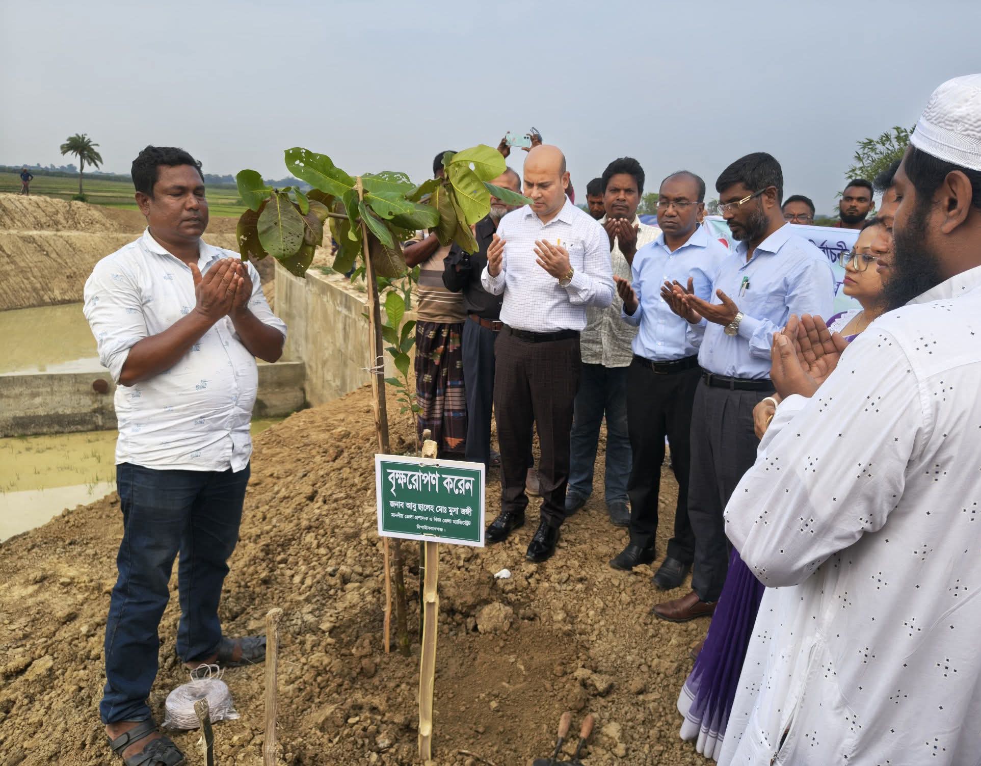 চাঁপাইনবাবগঞ্জে বিএমডিএ’র উদ্যোগে বৃক্ষরোপণ কর্মসূচির উদ্বোধন