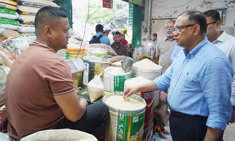 কমেছে আদা, রসুন ও পেঁয়াজের দাম, মূল্য তালিকা টানানোর নির্দেশ বস্ত্র ও পাট প্রতিমন্ত্রীর