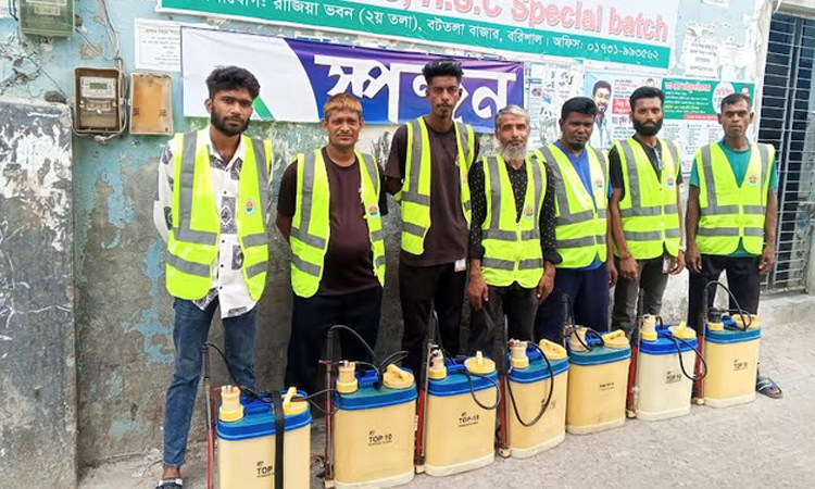 বরিশালে ডেঙ্গু প্রতিরোধে বিসিসি’র মশক নিধন কার্যক্রমে কমেছে মশার উপদ্রব