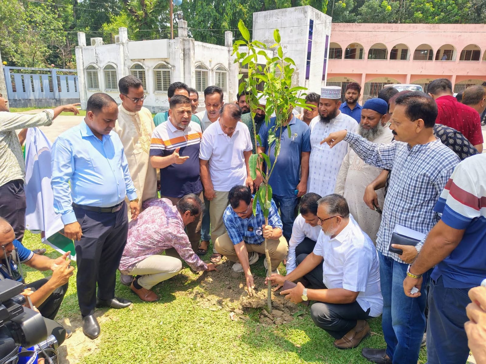 সাতক্ষীরায় বৃক্ষরোপণ কর্মসূচির উদ্বোধন 