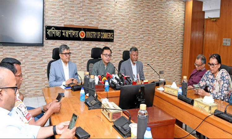 বাজারে চালের দাম ও সরবরাহ পরিস্থিতি বর্তমানে যথেষ্ট স্থিতিশীল রয়েছে : বাণিজ্যমন্ত্রী