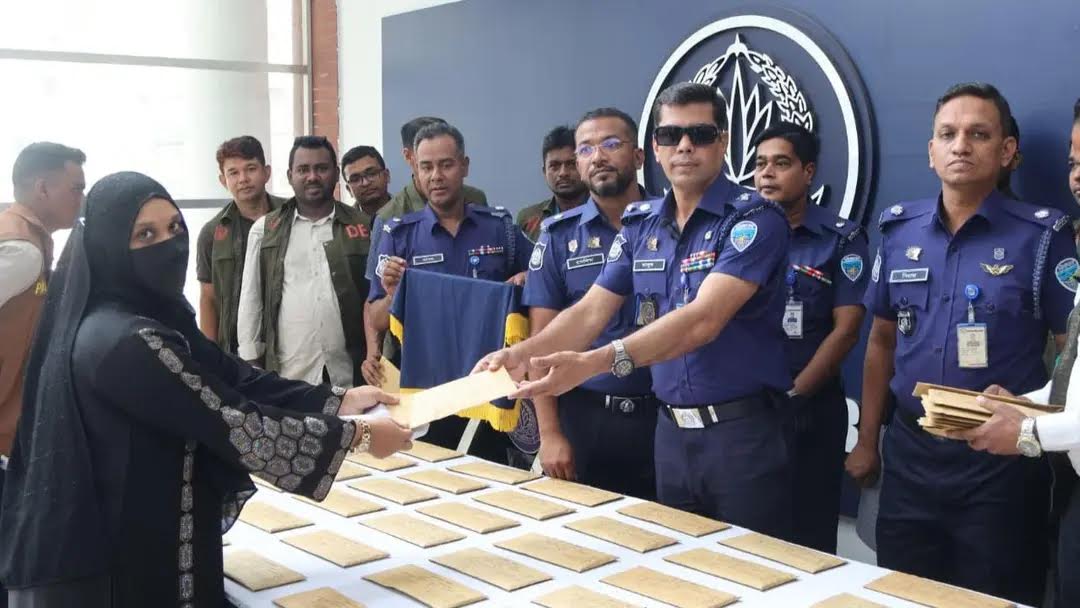 হারানো ১০১ মোবাইল উদ্ধার করে মালিকদের ফেরত দিল চট্টগ্রাম জেলা পুলিশ