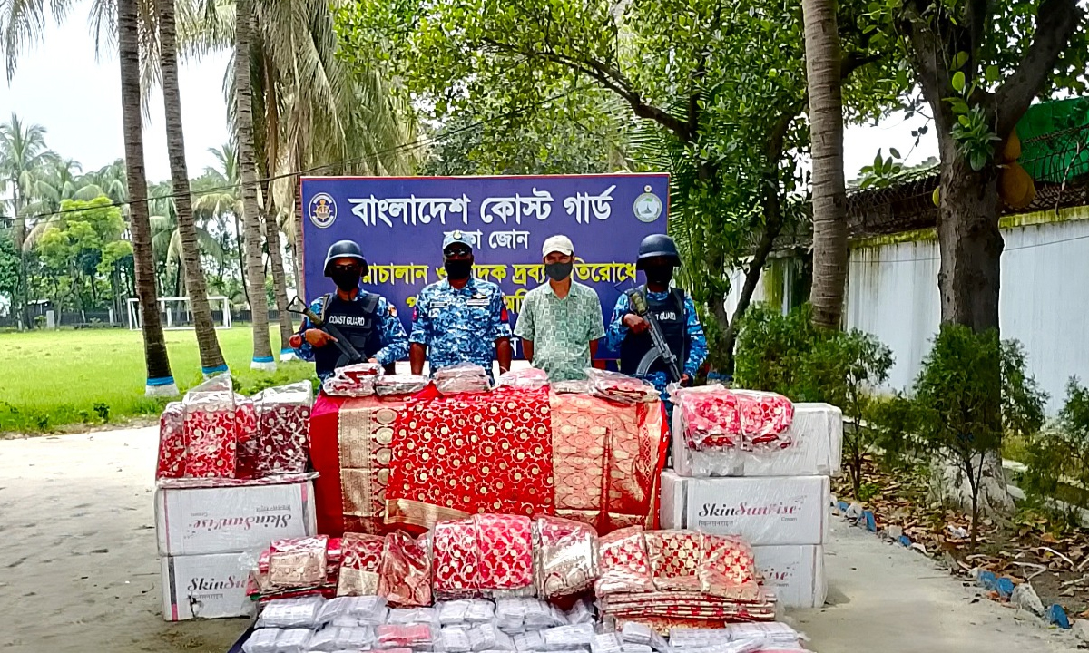 নারায়নগঞ্জে প্রায় ১ কোটি ৪৮ লাখ টাকা মূল্যের বিপুল পরিমাণ ভারতীয় পণ্য জব্দ