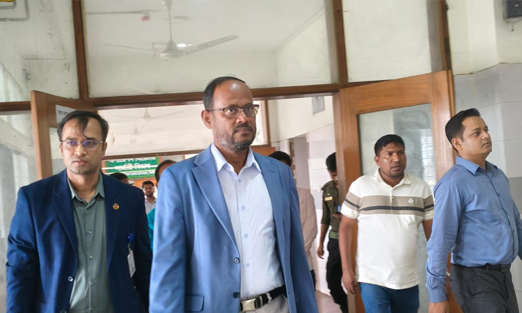 টাঙ্গাইল মেডিকেল কলেজ হাসপাতালে আকস্মিক পরিদর্শনে প্রতিমন্ত্রী টুকু