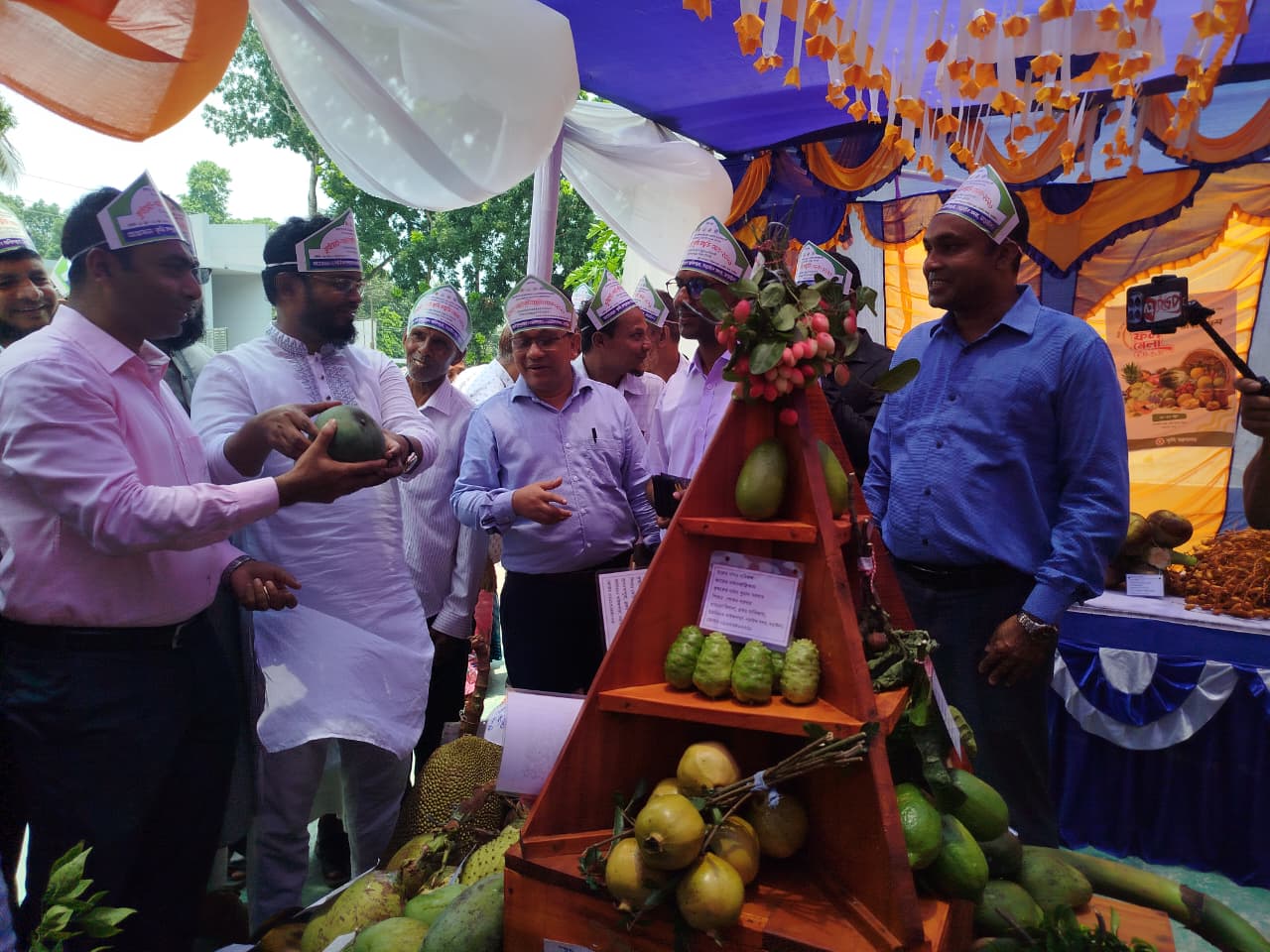 নড়াইলে তিন দিনব্যাপী ফল মেলার উদ্বোধন