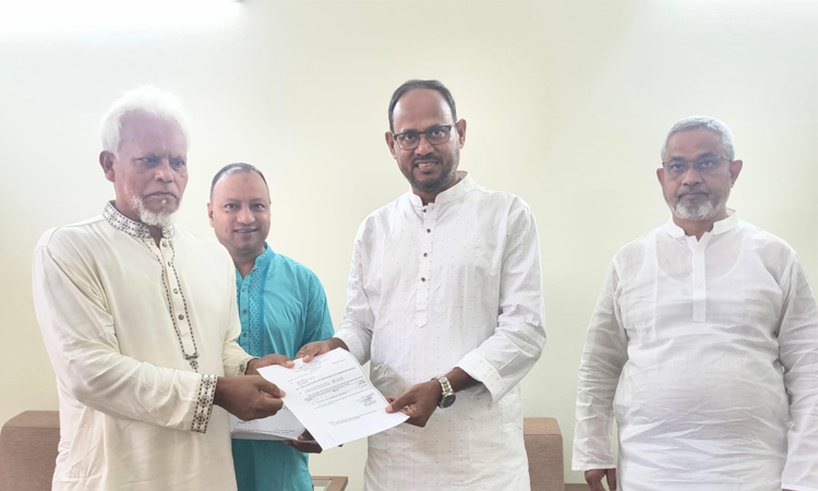 টাঙ্গাইলে ধর্মীয় প্রতিষ্ঠানে সরকারি অনুদানের চিঠি বিতরণ
