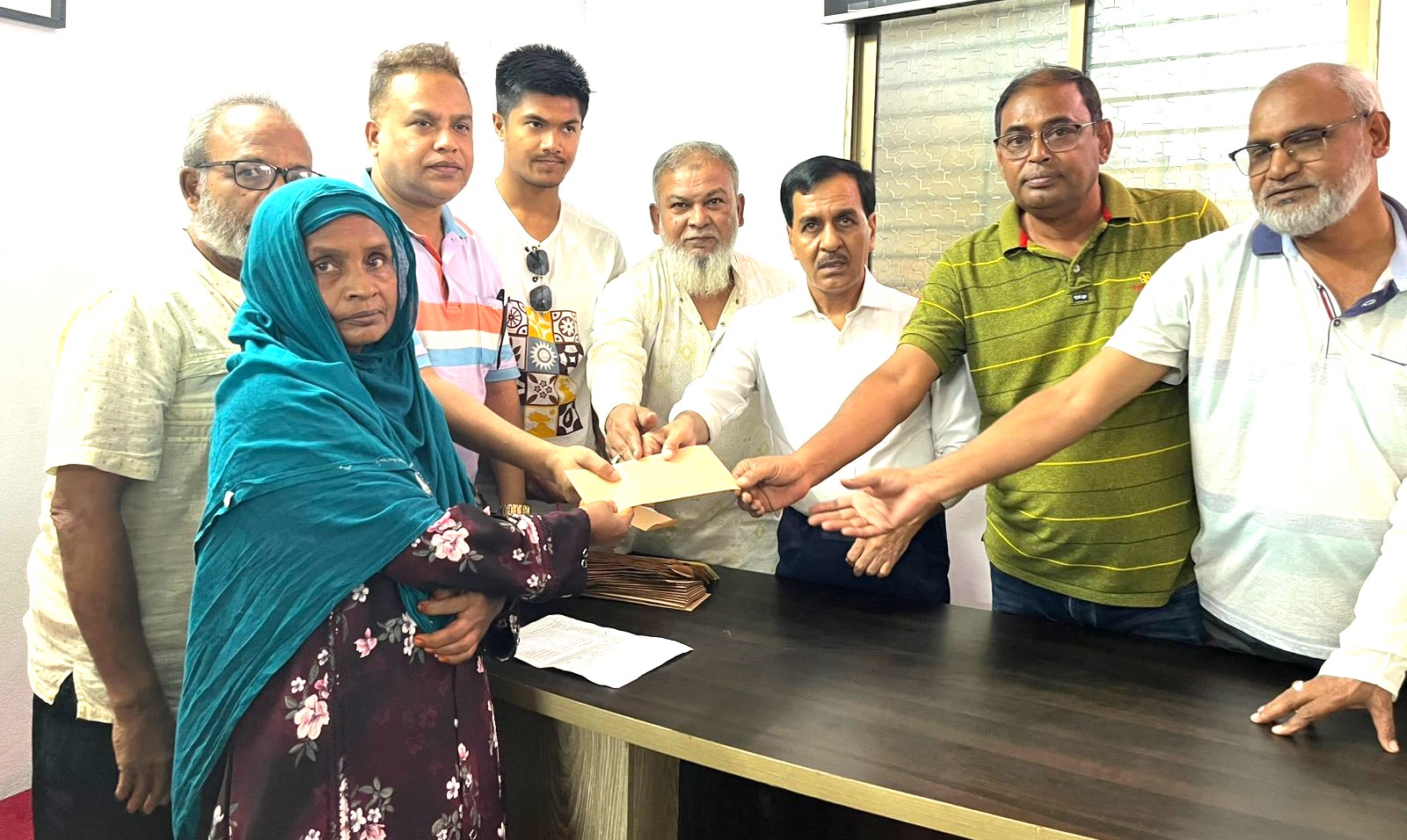 নওগাঁয় অনুদান পেলেন দুস্থ ও সুবিধাবঞ্চিত ৪১ জন