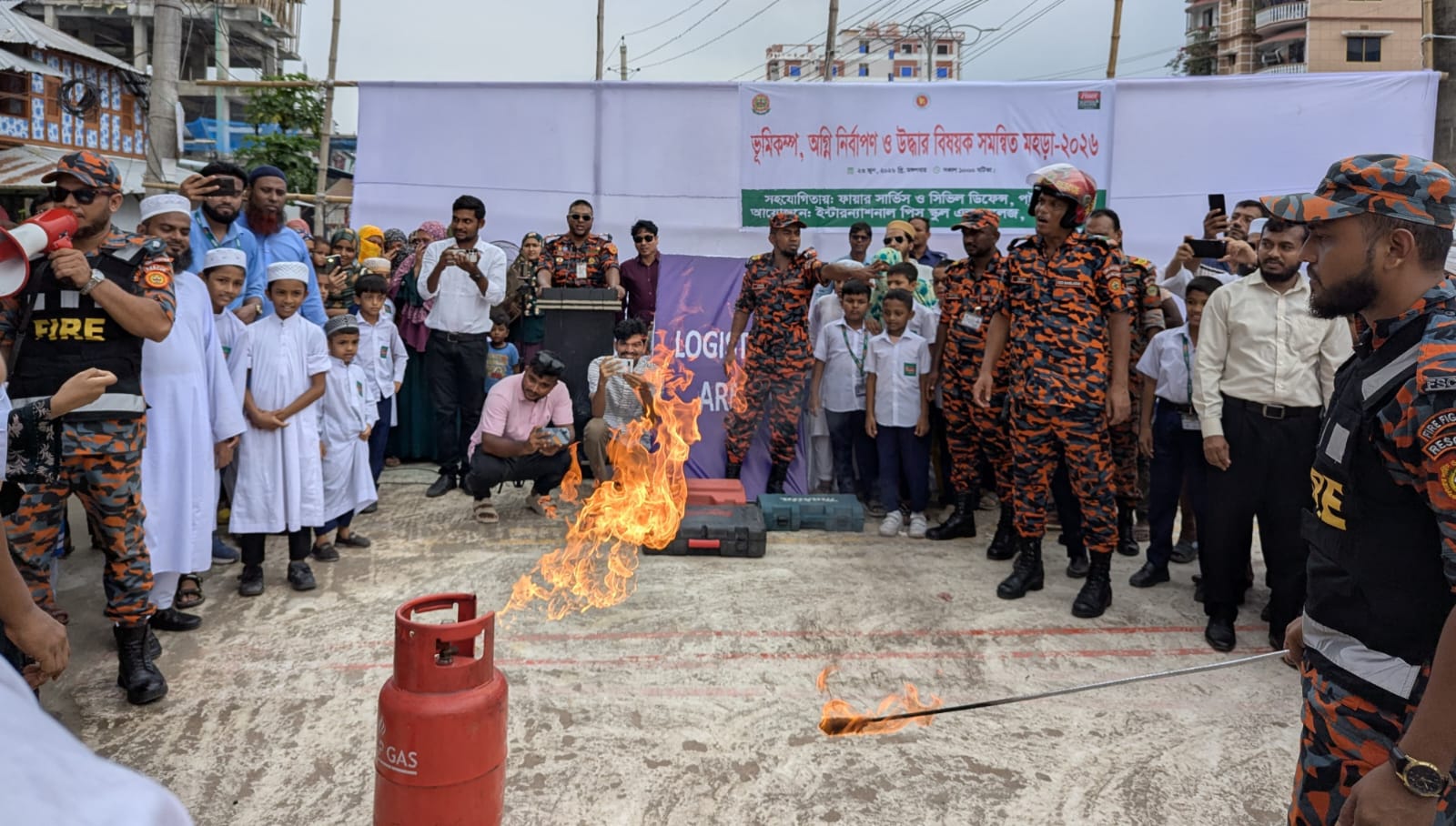 পটুয়াখালীতে ভূমিকম্প-অগ্নিকাণ্ড বিষয়ক সচেতনতামূলক মহড়া অনুষ্ঠিত