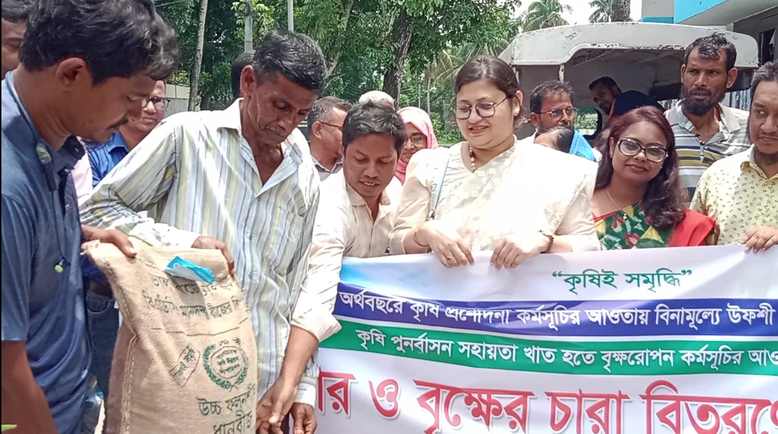 ঝালকাঠিতে বিনামূল্যে বীজ ও সার বিতরণ