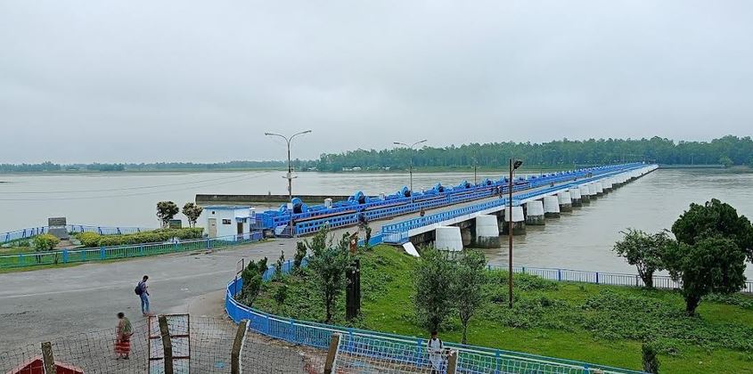 তিস্তার পানি প্রবাহ স্বাভাবিক রাখতে ব্যারাজের জলকপাটগুলো খুলে রাখা হয়েছে
