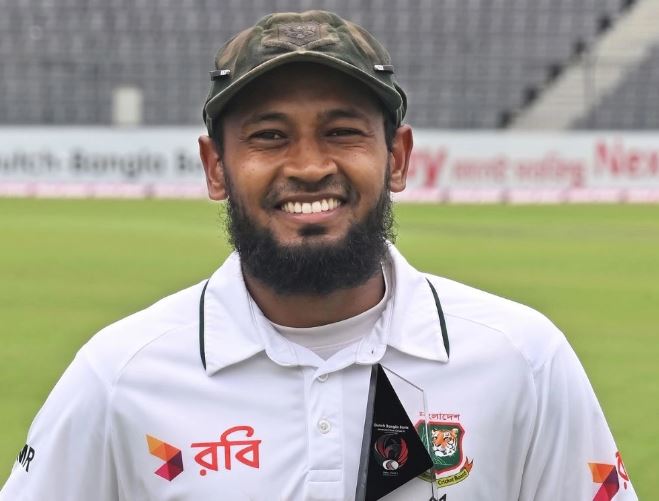 দ্বিতীয়বার মাস সেরা মুশফিক