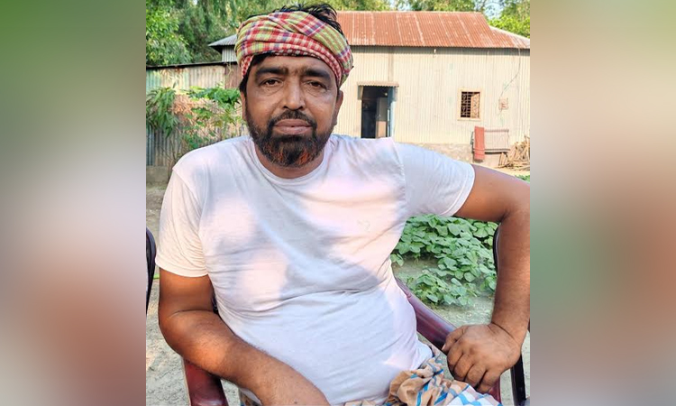 প্রধানমন্ত্রীর নিকট থেকে ‘কৃষক কার্ড’ নেয়া সেই কৃষক আর নেই