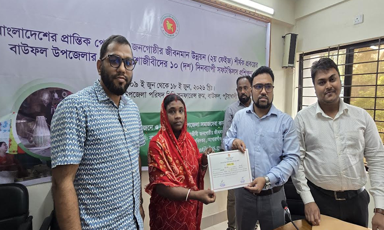 পটুয়াখালীতে প্রান্তিক পেশাজীবীদের সফট স্কিলস প্রশিক্ষণ শেষে সনদ বিতরণ