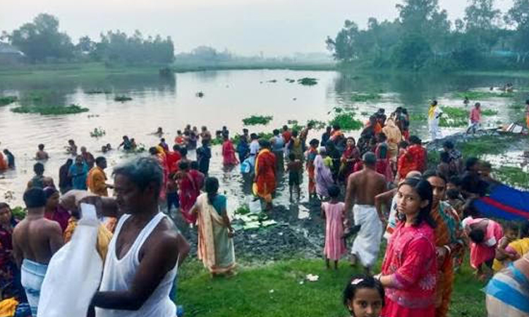 দিনাজপুরে সনাতন ধর্মাবলম্বীদের গঙ্গা স্নান বার্ণির মেলা সম্পন্ন