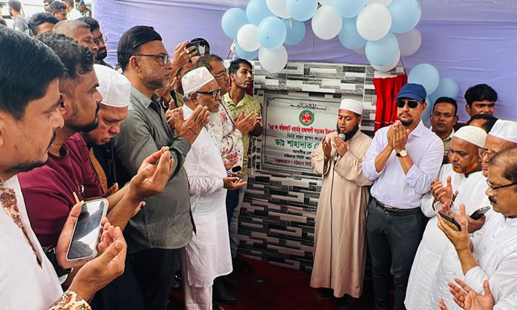 দীর্ঘদিন ধরে অবহেলিত সড়কের উন্নয়নে কাজ করা হচ্ছে : চসিক মেয়র 
