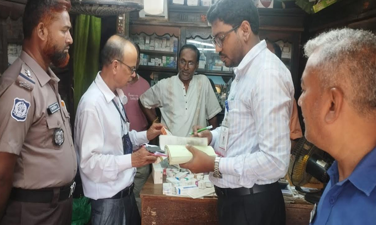 মুন্সীগঞ্জে ওষুধ ফার্মেসিকে ২০ হাজার টাকা জরিমানা